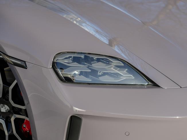 PORSCHE Taycan Photo 45