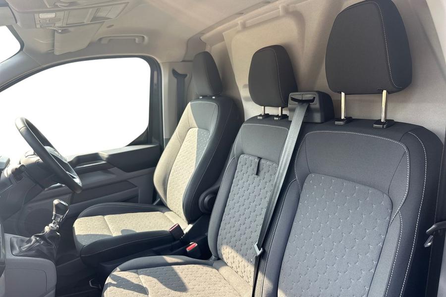 Ford TRANSIT CUSTOM Photo 691904a1-a3bd-405b-9584-788f75caef85.jpg
