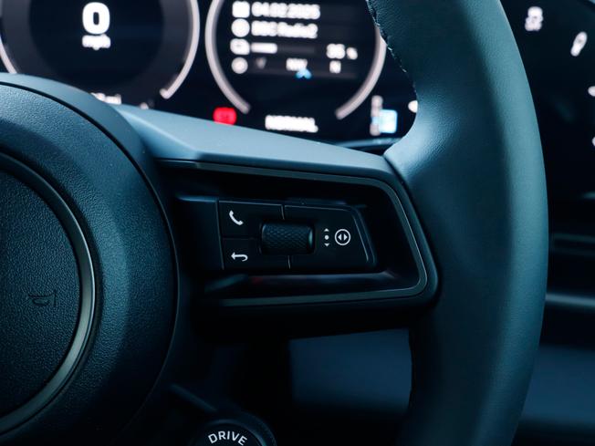 PORSCHE Taycan Photo 18