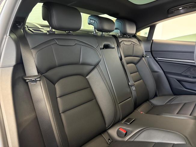 Porsche Taycan Photo 39