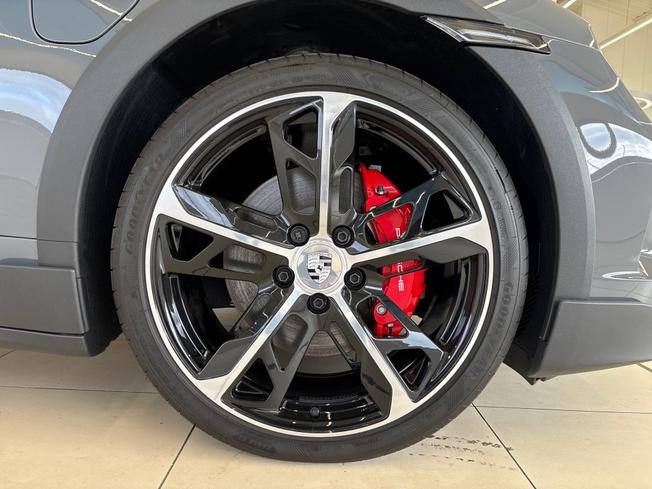 PORSCHE Taycan Photo 9