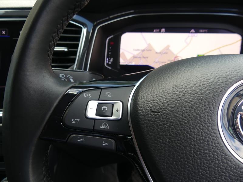 Volkswagen T-Roc Photo 6933cb41-bbb7-4923-b825-2c40b2aee2f4.jpg
