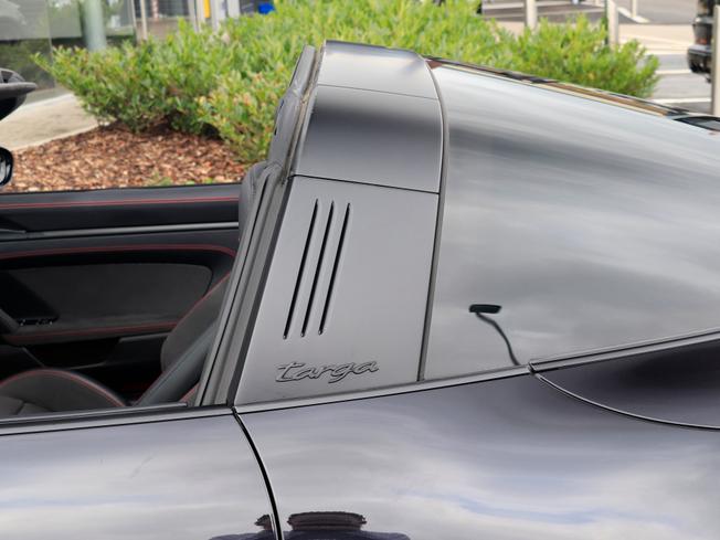 PORSCHE 911 Photo 15