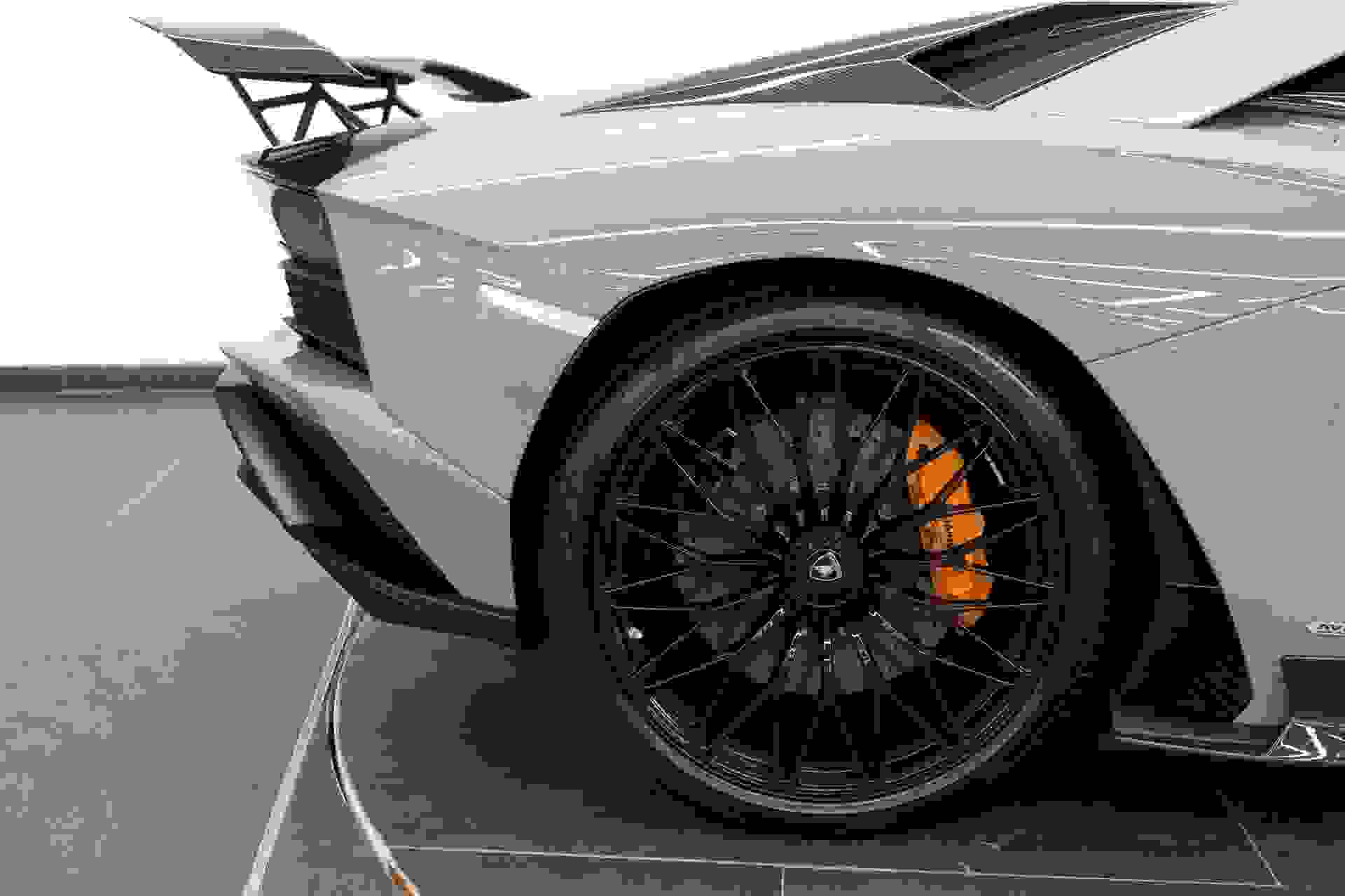 Lamborghini AVENTADOR S Photo 6940c4e7-daf2-4aac-be8e-ae40164b4cd9.jpg