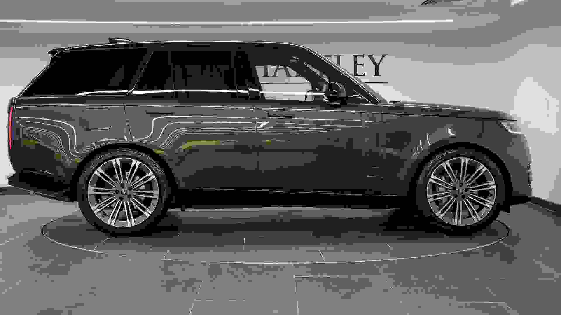Land Rover Range Rover Photo 69448ea2-7b02-4c7c-9dca-c4d09deb3e21.jpg