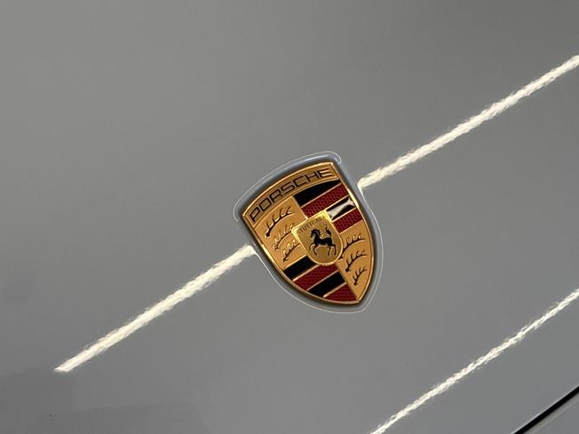Porsche Taycan Photo 46