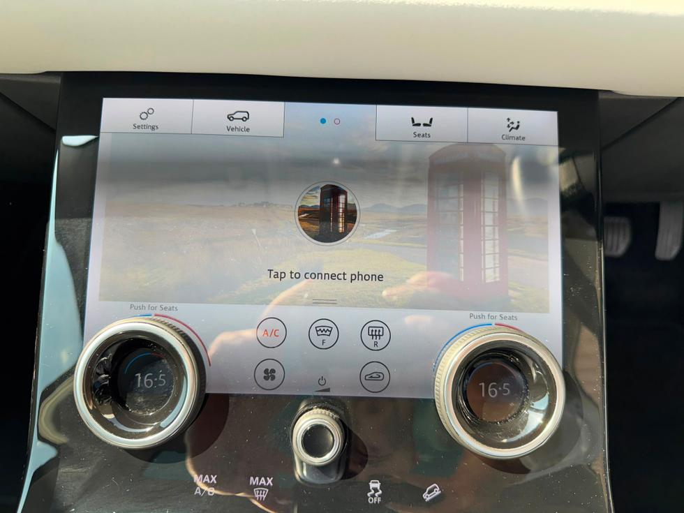 Land Rover Range Rover Evoque Photo 69749034-8160-42ce-b50a-54a71721bdb7.jpeg