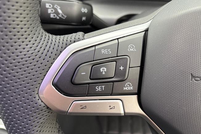 VOLKSWAGEN Golf Photo 16