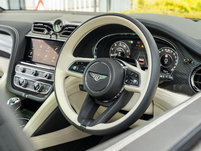 BENTLEY Bentayga Photo 25