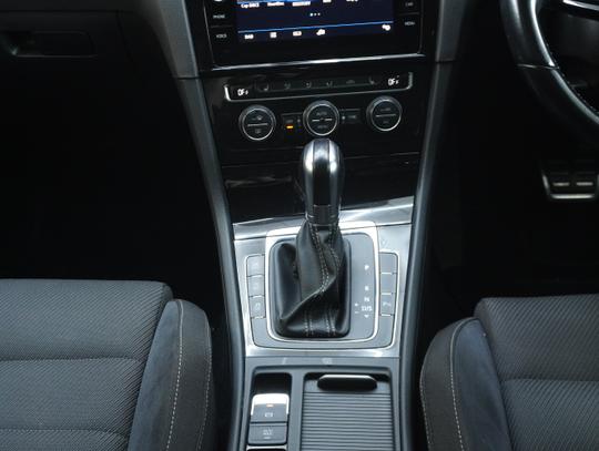 Volkswagen Golf Photo 69f8c323-9f63-4583-86c8-333c756f92b9.jpg