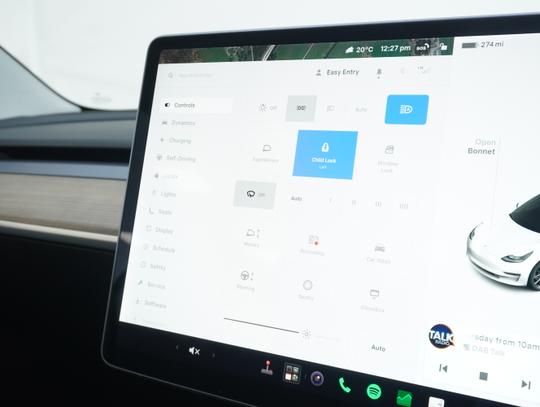 TESLA Model 3 Photo 6a034abd-b7b2-4adc-8538-f0c0dfb9fc6c.jpg
