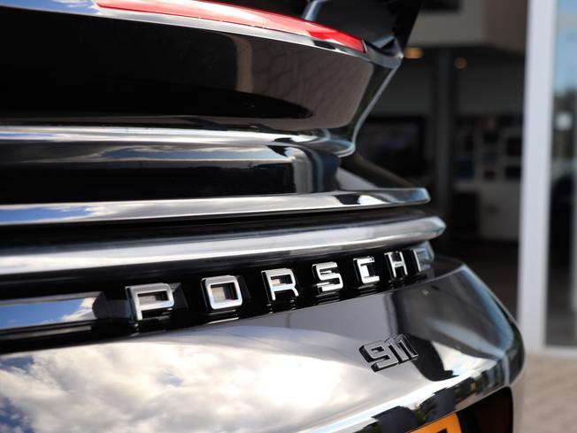 PORSCHE 911 Photo 16