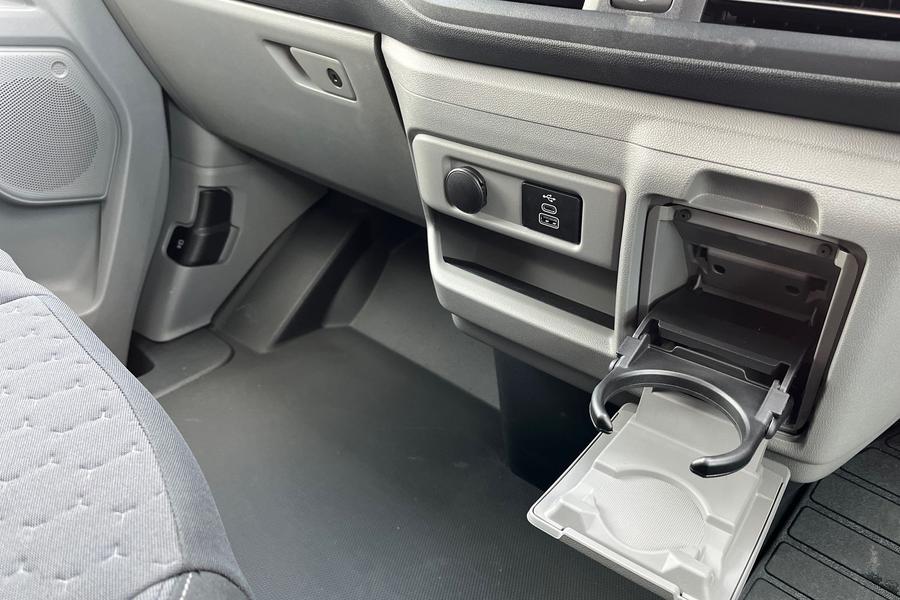 Ford E-TRANSIT CUSTOM Photo 6a27b018-b9fe-4083-9fce-fc54d767a3cf.jpg