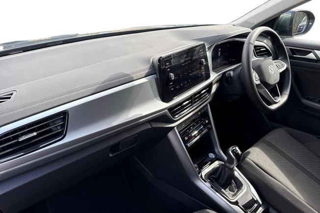 Volkswagen T-Roc Photo 2