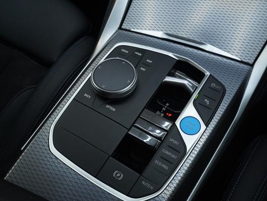 BMW i4 Photo 6a31e7cf-7871-445c-9649-035faf659d40.jpg