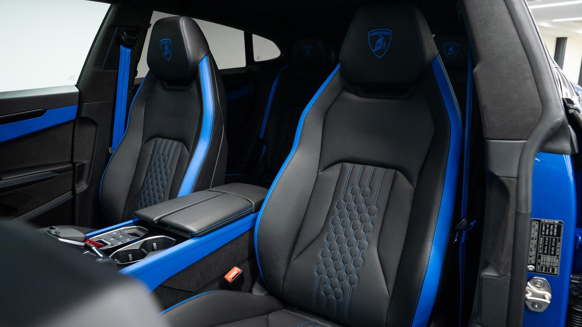 LAMBORGHINI Urus Photo 6a4cb9bf-7c5c-4474-98bf-e749c71c4afc.jpg