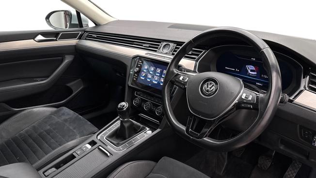 VOLKSWAGEN Passat Photo 6