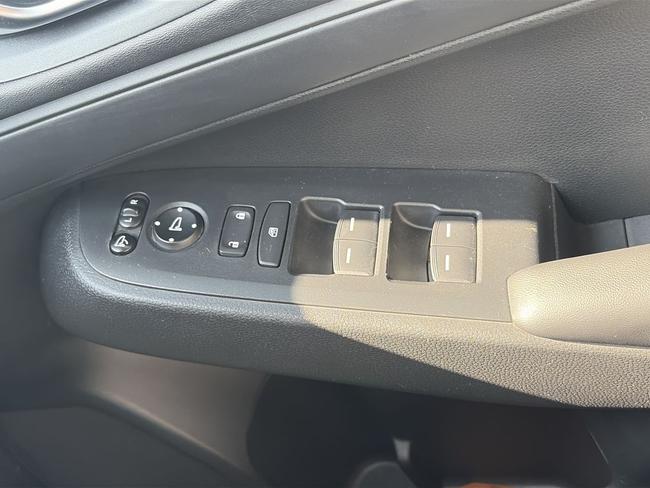 Honda HR-V Photo 6a6b8496-b3db-469c-8186-220d596d596b.jpg