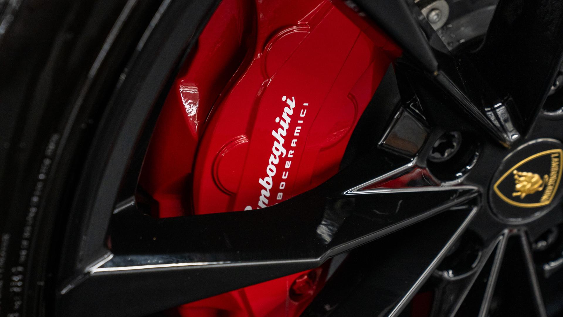 LAMBORGHINI Urus Photo 6a7221ad-06ba-4dbc-8f6c-0e02e646f6b8.jpg