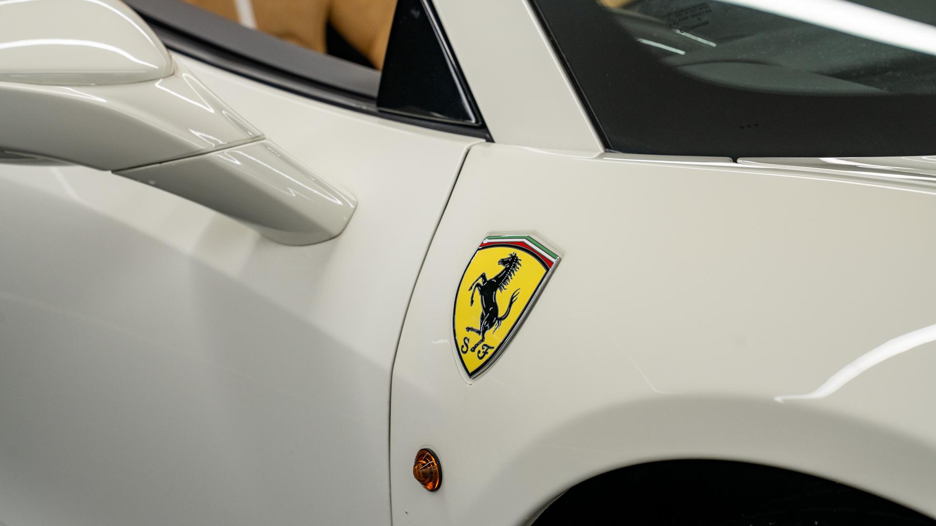 Ferrari 458 Photo 6a7dc82c-75ad-4f0d-8b59-a382d175b2ee.jpg