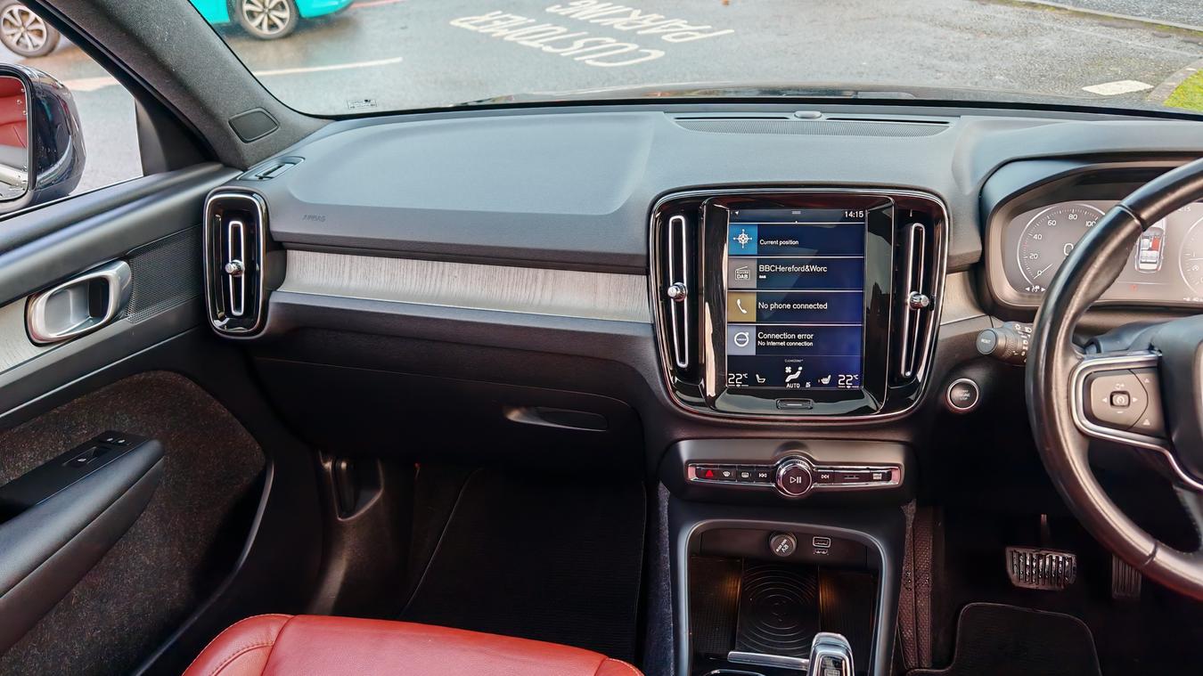 Used Volvo XC40 KX68ULD 27