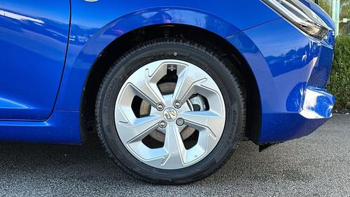 Suzuki Swift Photo 6a87be54-06d9-4b29-b481-3f7e440fa768.jpg