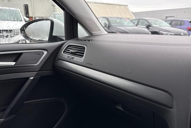 VOLKSWAGEN Golf Photo 29