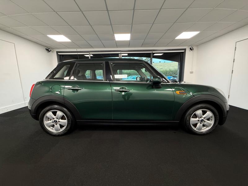 MINI Hatch Photo 6a9926f7-0c3d-4a66-8e75-226df379dbd4.jpg