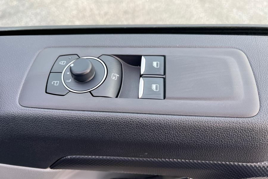 Ford TRANSIT CUSTOM Photo 6a9f43e0-4647-40fe-8a85-f8a7c035c560.jpg
