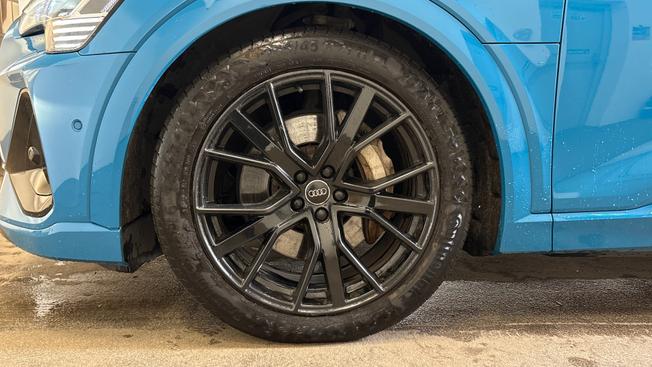 AUDI e-tron Photo 5