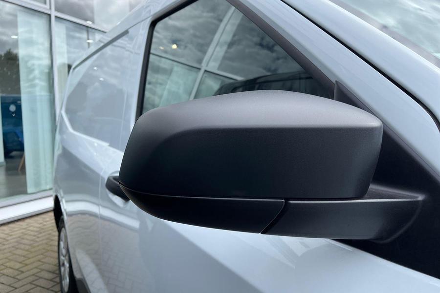 Ford TRANSIT COURIER Photo 6ab29a56-18a0-4ea0-b215-f6644fa310cd.jpg