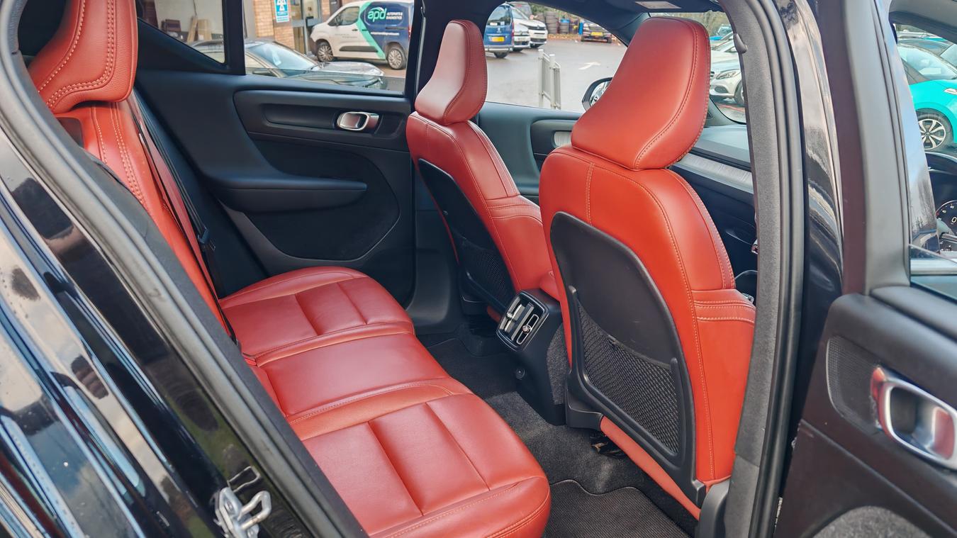 Used Volvo XC40 KX68ULD 14