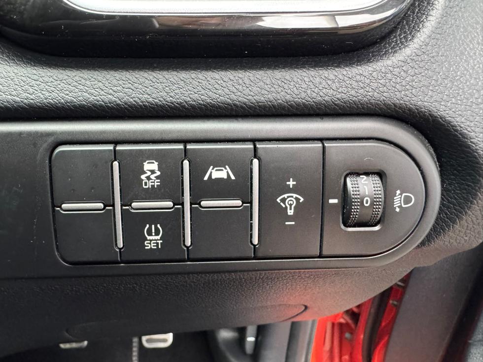 Kia Ceed Photo 6acad8fb-dc26-438e-8f8b-21d902751a9e.jpeg