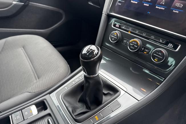 VOLKSWAGEN Golf Photo 28