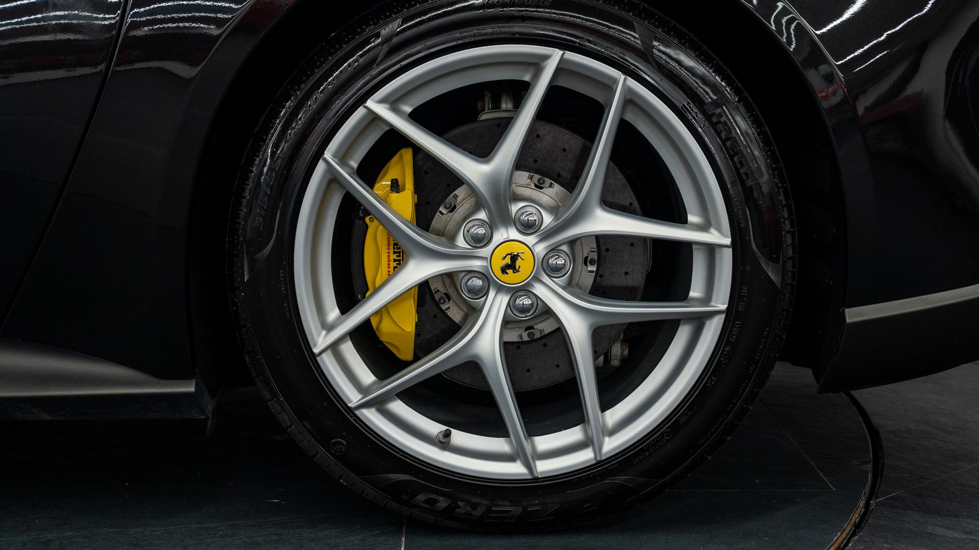 Ferrari F12 Photo 6aef879c-35de-4f95-888c-5277ae713dc3.jpg
