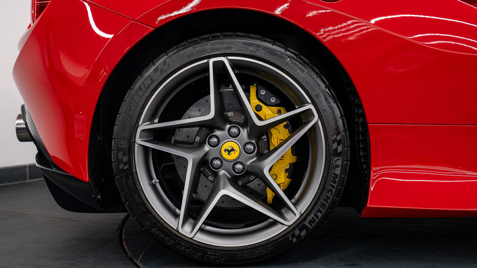 Ferrari F8 Photo 6b0f46e3-e078-40cc-a3a0-25b2b5de0dc2.jpg