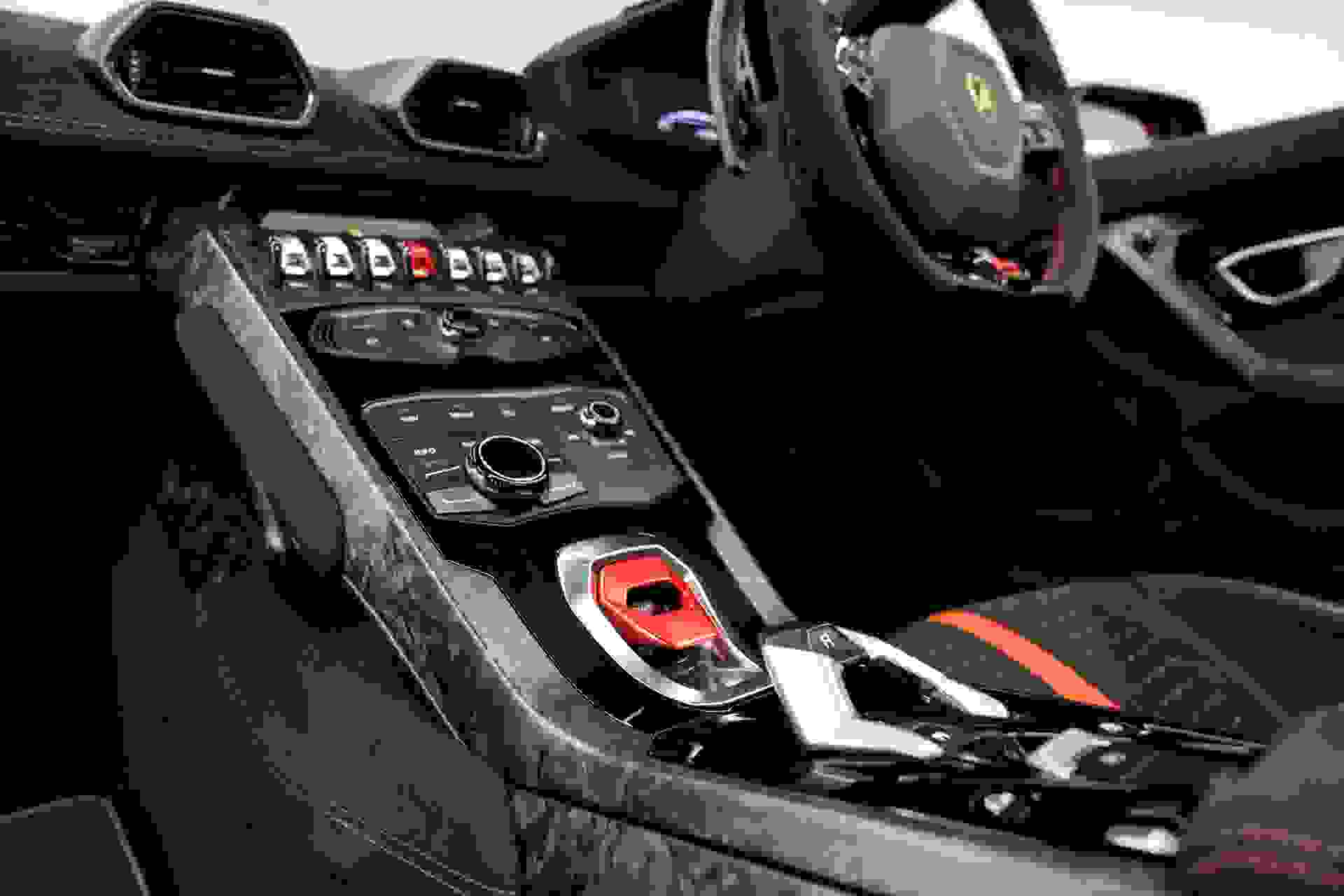 Lamborghini HURACAN Photo 6b186aab-5d10-4e12-90a4-a7a4576f4ed7.jpg