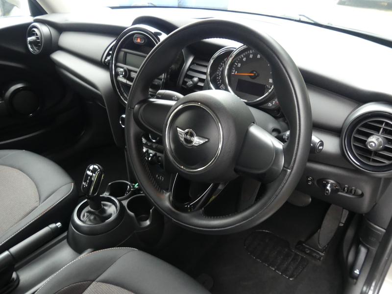 MINI Hatch Photo 6b228a1b-8dc1-4a36-93aa-c8536ada4cb3.jpg