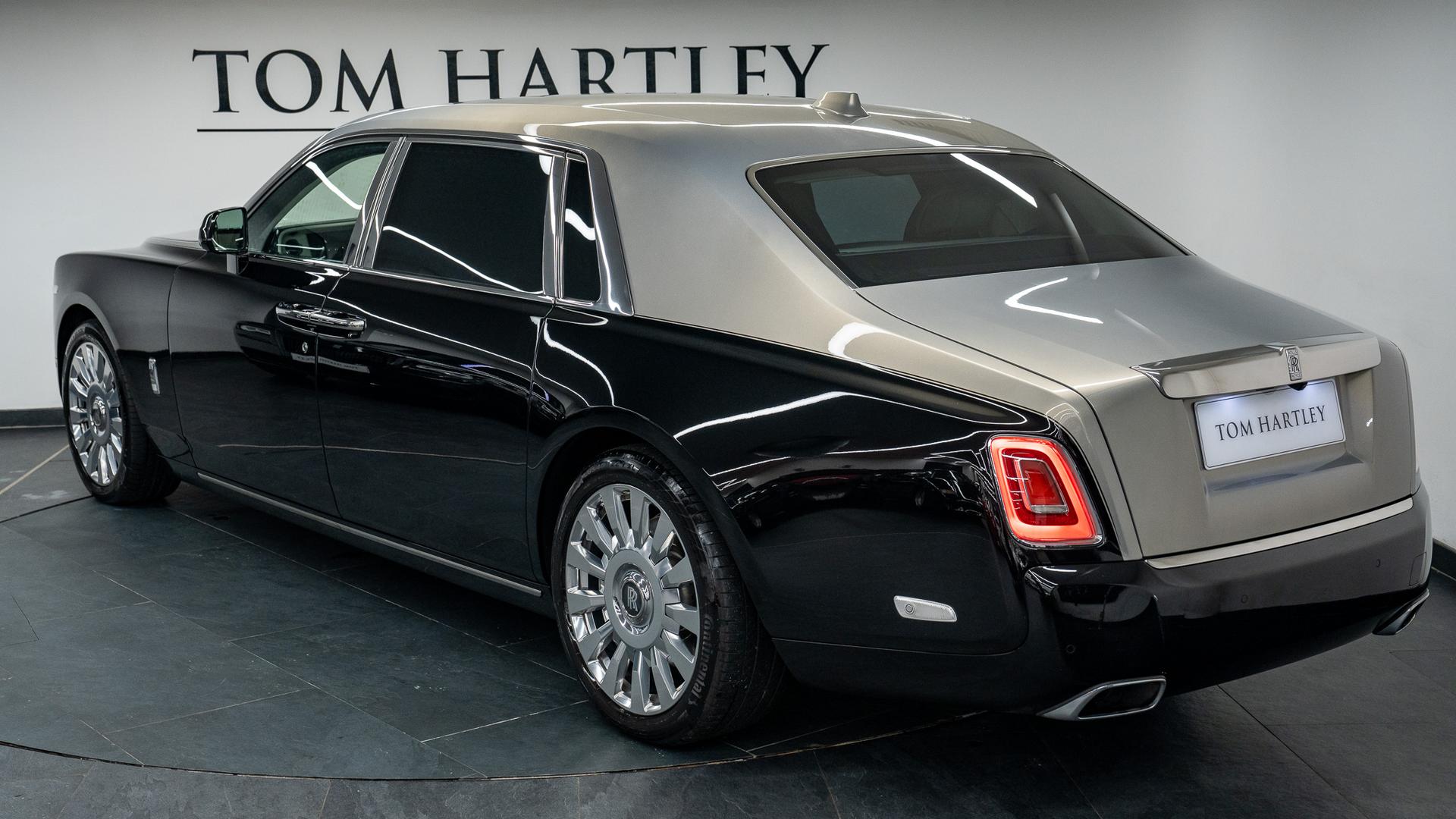 Rolls-Royce Phantom Photo 6b268de7-fa65-424d-ad18-a3d619d0c413.jpg