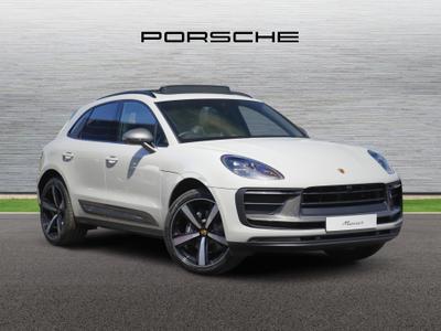 2026 PORSCHE Macan Macan T (MY24) at JCT600
