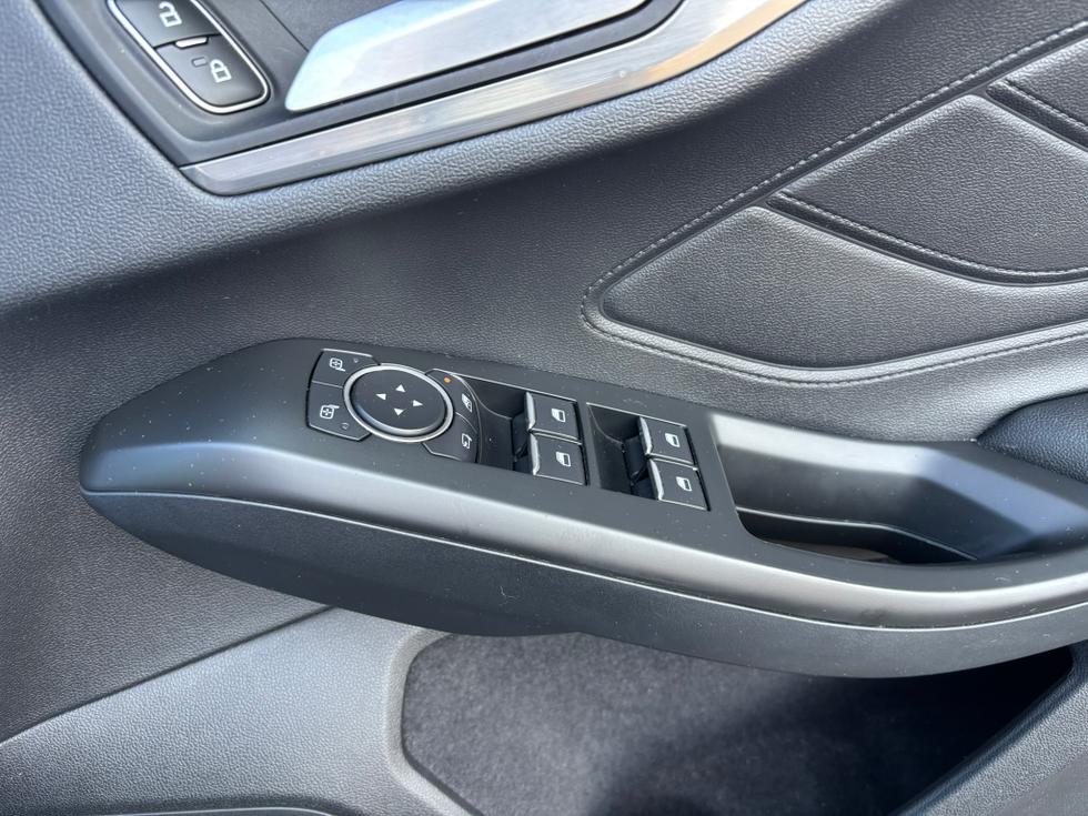 Ford Focus Photo 6b34a919-508b-4e68-ac7d-5acff0b24853.JPEG
