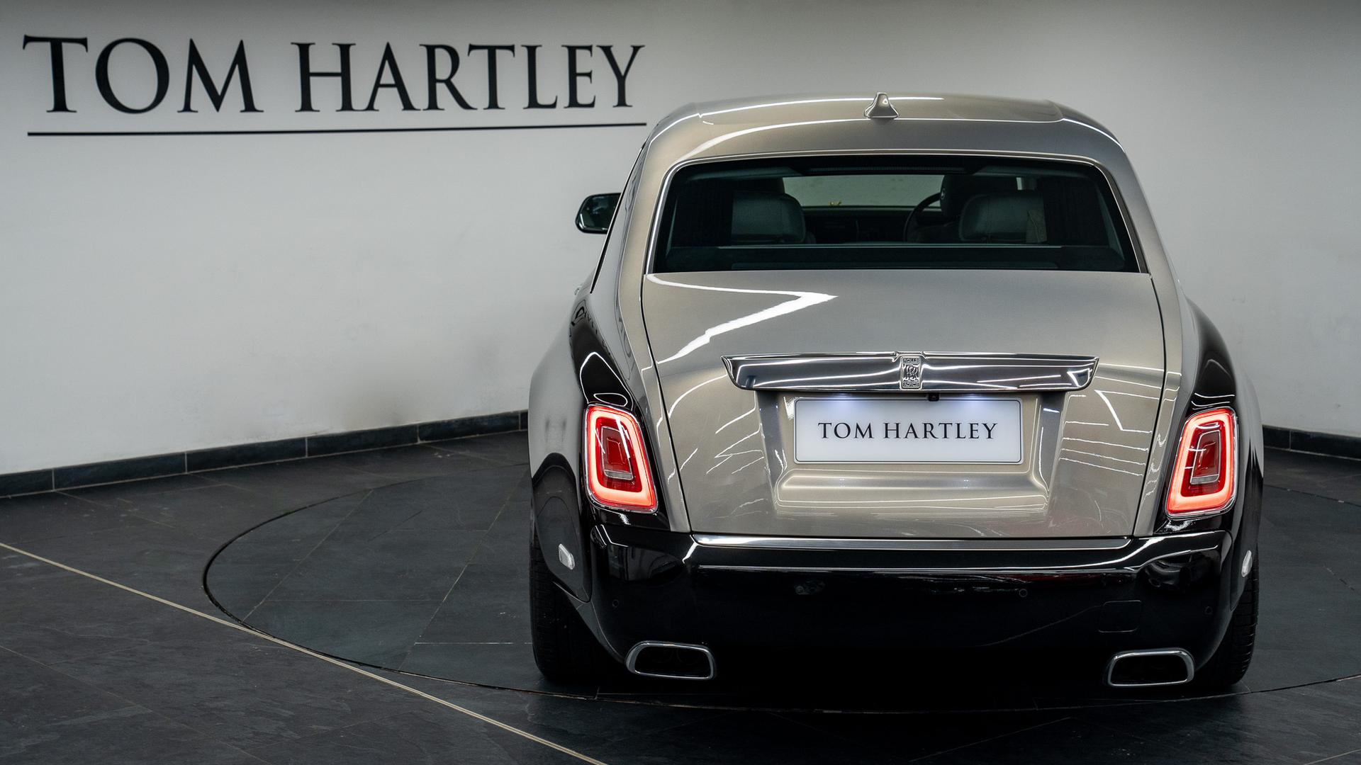 Rolls-Royce Phantom Photo 6b4c17aa-cc39-4518-910d-482d9f511fd8.jpg