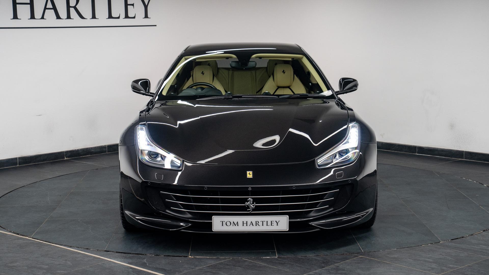 Ferrari GTC4 Lusso Photo 6b549e68-4b4b-44f6-9141-dbd18ce2aa82.jpg