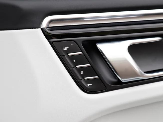 PORSCHE Macan Photo 23