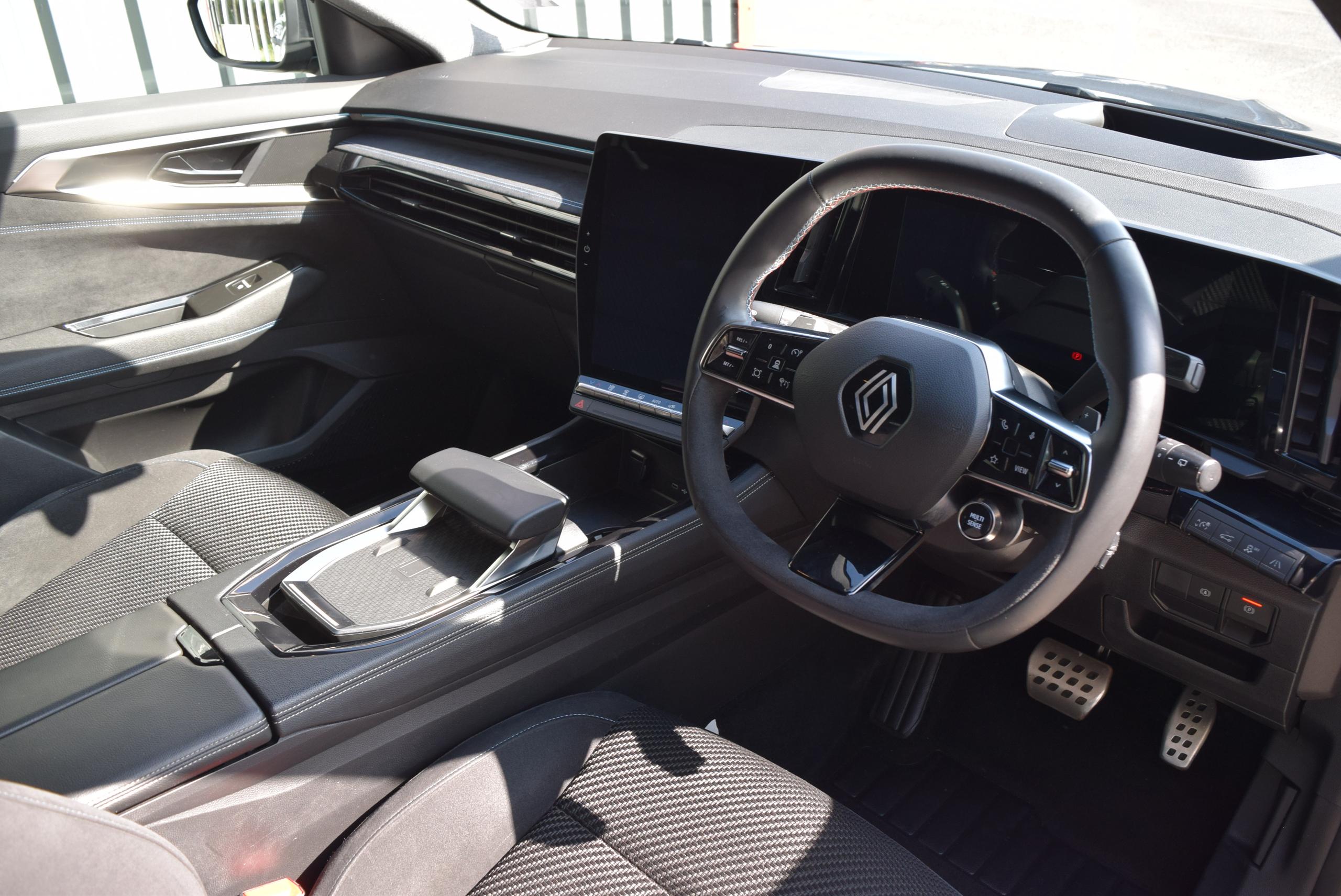 2023 RENAULT AUSTRAL E-Tech FHEV Techno Esprit Alpine 5dr Auto - vehicle photo 3 for sale on PureCar