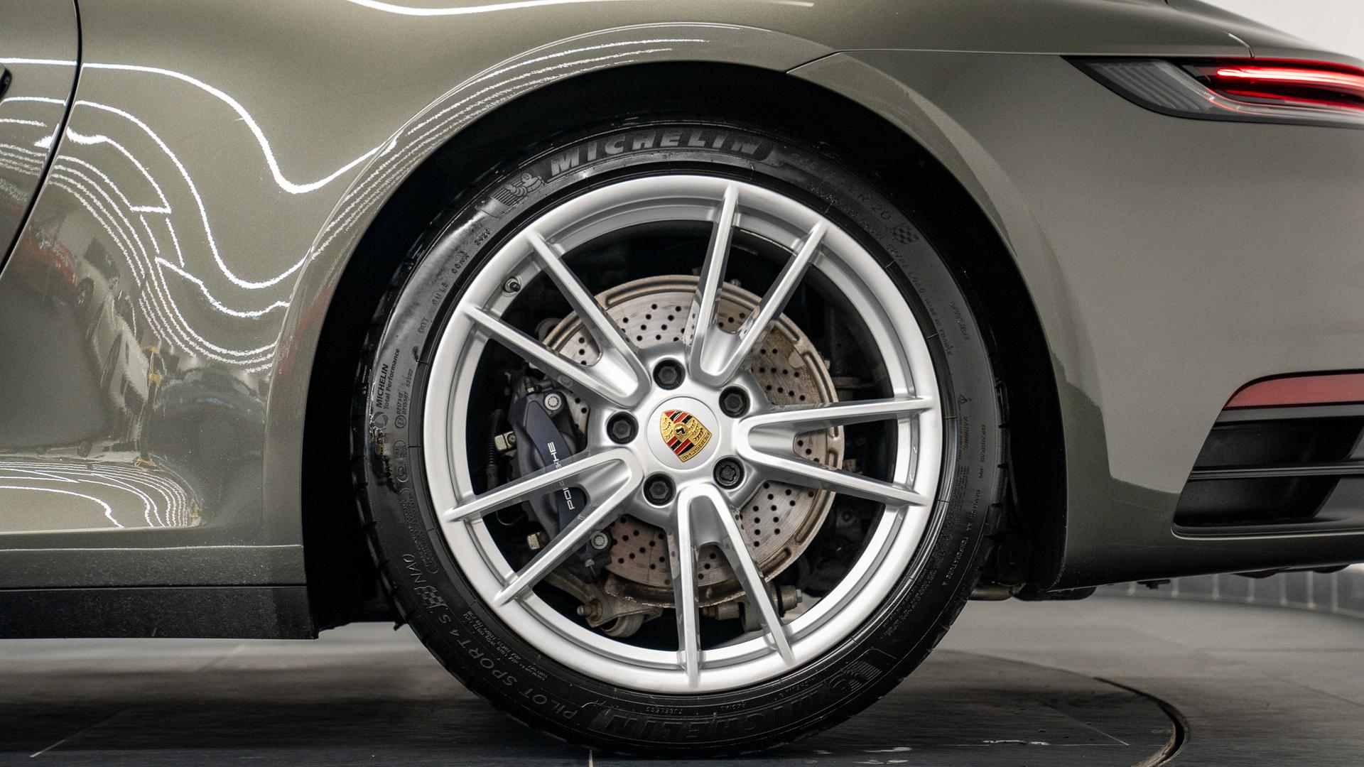 Porsche 911 Photo 6b7af7a6-17be-4e3e-aea1-316950d30d4e.jpg