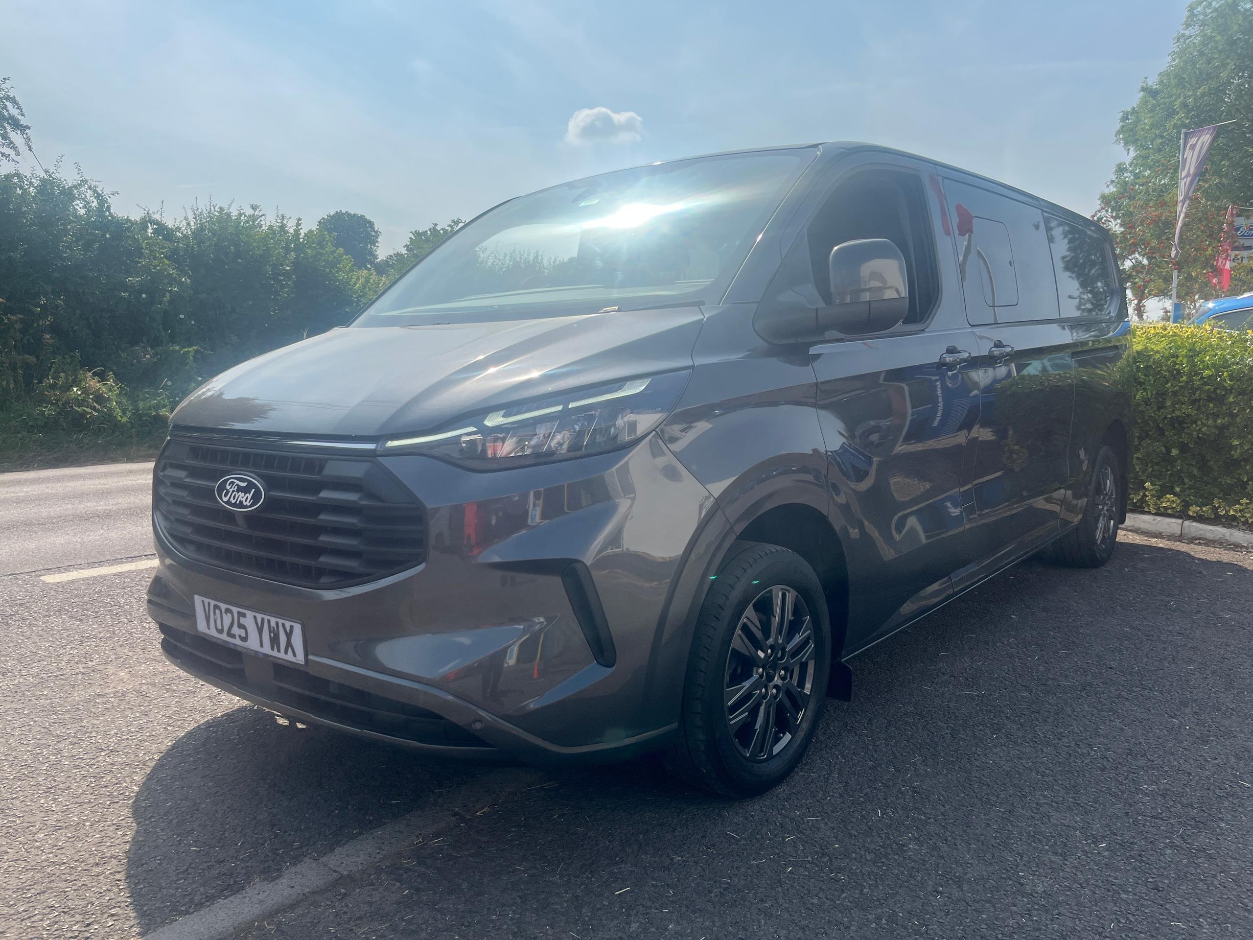 Used Ford TRANSIT CUSTOM VO25YWX 3
