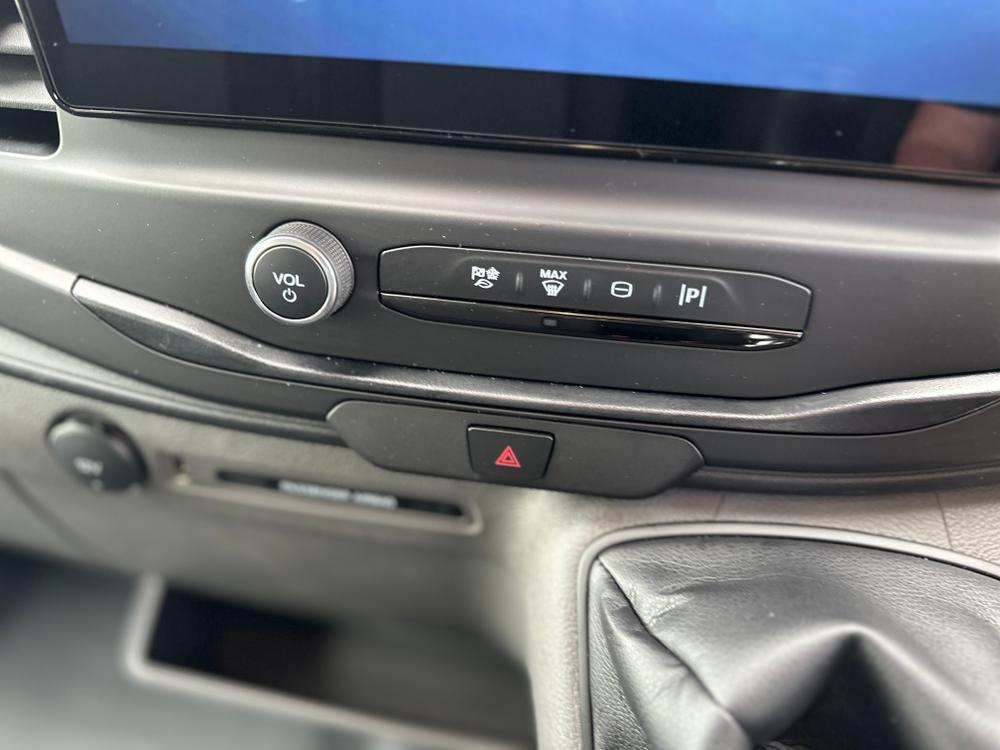 Ford Transit Photo 6b84f9fd-9de9-417b-8aa3-961b1da3501c.jpg