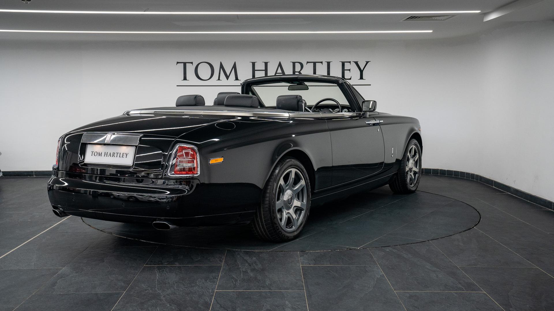 Rolls-Royce Phantom Photo 6b87262f-4816-4552-9b1f-6f6c628d63ce.jpg