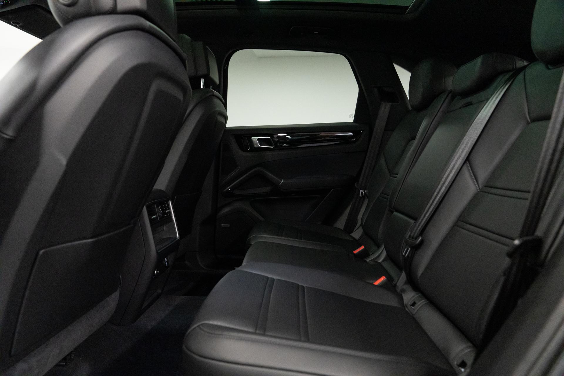 Porsche CAYENNE Photo 6b898932-328c-479a-8b51-9ba716591e08.jpg